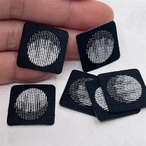 Étiquettes NFC personnalisées haut de gamme pour vêtements, étiquettes en papier imprimées minimalistes, design écologique, fabrication directe en usine - Product Image 4