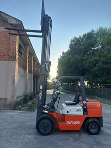 Montacargas Diésel Usado Rojo K35 de 3.5 Toneladas con Mástil de Tres Secciones para Industrias Minoristas y Sitios de Construcción Logística Exigente - Product Image 4