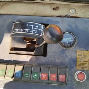 รถดันดินตีนตะขาบญี่ปุ่นมือสอง รุ่น 12G/12H/14G/14H/120G/120K/120H/140G/140H พร้อมเครื่องยนต์แกนกลาง สภาพสมบูรณ์ - Product Image 4