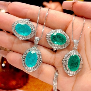 Fabricante de Joyería en China, Juego de Aretes Colgantes Ovalados Vintage de Cobre Ecológico, Juego de Joyería de Circonita Verde de 10*14 mm para Mujer - Product Image 3