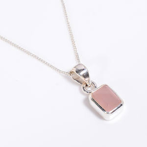 Mayorista de joyería fina de Plata de Ley 925, colgante de piedras preciosas de corte esmeralda de cuarzo rosa natural y collar de dijes - Product Image 1