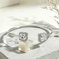 Bracelet ouvert minimaliste en argent 925 plaqué rhodium avec double cœur incrusté de zircon, bijoux pour femmes, 3 grammes, certifié, personnalisable