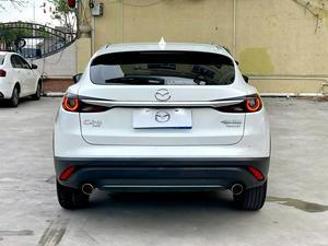 <span class=keywords><strong>Mazda</strong></span> CX-4 <span class=keywords><strong>2021</strong></span> 2.5L <span class=keywords><strong>AWD</strong></span>, SUV Deportivo Compacto, Vehículo Usado con Sistema de Audio BOSE, Pantalla Head-Up, Listo para Exportar - Product Image 3