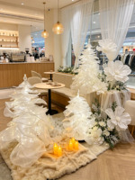 Sapin de Noël élégant en organza blanc G-220 avec fleur géante pour vitrine de boutique, magasin de détail, décoration de Noël
