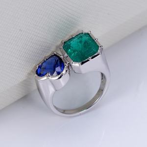 Bague de fiançailles en diamant de mariage en émeraude et saphir de laboratoire 18 carats - Product Image 5