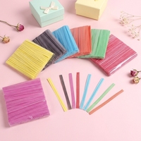 Attaches torsadées en plastique colorées de haute qualité Fanxing avec revêtement plastique pour la fermeture des emballages de pâtisseries, bonbons et sucettes