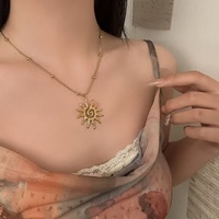Collier Pendentif Soleil Spirale Europe Amérique pour Femme, Élégant et Minimaliste, en Alliage de Zinc, Perles Creuses, Plaqué Or