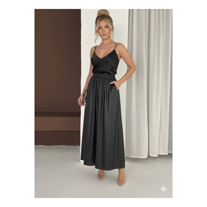 Jupe noire fluide pour femme avec poches latérales, tissu aspect cuir, longueur 95 cm, à porter en toutes saisons - Product Image 1