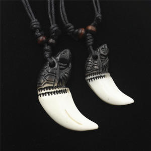 Einstellbare Wachs Seil hölzerne Perlen Zwei-Töne-Paar-Halsband Modisch Harz weißer Wolfzahn Spleißen schwarze Schildkröten-Anhänger-Halsbänder - Product Image 3