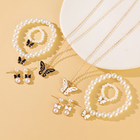 Ensemble de bijoux pour femmes vintage à la mode, 4 pièces, bracelet en perles, boucles d'oreilles, collier, pendentif papillon pour les fêtes, les mariages, les cadeaux