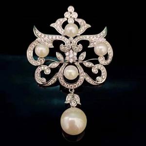 Broche en perles d'eau douce rondes de style rétro noble de 11-12 mm, bijoux chic en forme de fleur, design de poitrine, beauté imparfaite à la mode - Product Image 3