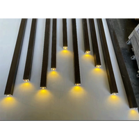 Panneaux muraux en bois, tubes carrés en bois, poutres de plafond décoratives d'intérieur, grille, panneaux muraux en PVC avec surface métallique, panneaux muraux cannelés en WPC