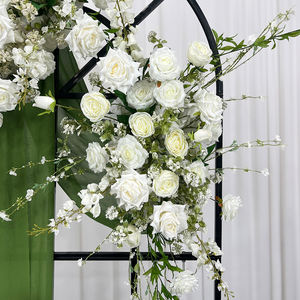 ดอกกุหลาบขาวประดิษฐ์และใบไม้สีเขียวสำหรับตกแต่งโต๊ะงานแต่งงาน งานปาร์ตี้ และพวงมาลัยแขวน - Product Image 2