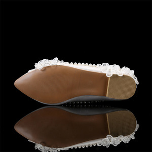 All'ingrosso nuove scarpe comode da <span class=keywords><strong>donna</strong></span> scarpe casual da <span class=keywords><strong>donna</strong></span> in <span class=keywords><strong>pelle</strong></span> sintetica di alta qualità con perle di pizzo bianche scarpe da sposa - Product Image 6