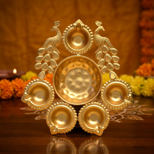 Ensemble de lampes à huile traditionnelles en laiton pour Diwali avec motif paon, pour cérémonies religieuses, ensemble décoratif multi-pièces pour Pooja - Product Image 2
