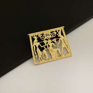 Broche égyptienne rétro à la mode Broche <span class=keywords><strong>de</strong></span> poitrine avec logo personnalisé en métal doré Badges Broches élégantes en alliage <span class=keywords><strong>de</strong></span> zinc antique pour femmes - Product Image 1