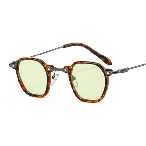 Occhiali da Sole Hip Pop Personalizzati 2024, Nuovi Modelli Quadrati Punk alla Moda con Montature in Metallo e Plastica Gialle, Viola e <span class=keywords><strong>Blu</strong></span> per Uomo e Donna - Product Image 5