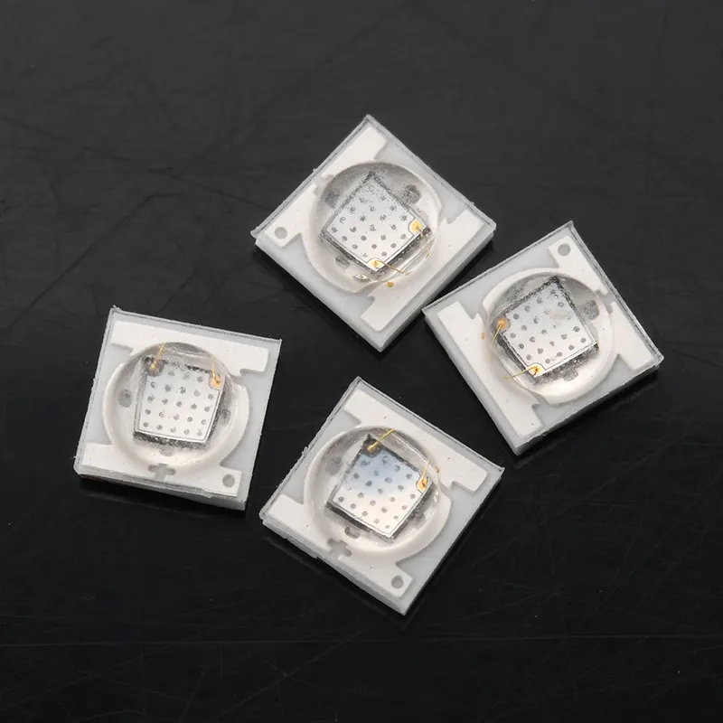 365 370-3535 mw -20 - 60 Ce,rohs 1 anno 2g di progettazione di illuminazione e di circuiti stampati SMD LED di alto potere del Chip leggero UVA LED 700-900 NM