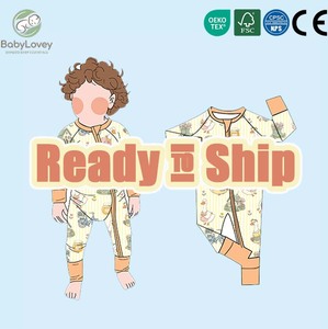 Pigiama in bambù traspirante a maniche lunghe Babylovey RTS con stampe alla moda, Mystery Box con cerniera YKK a 2 vie per neonati - Product Image 1