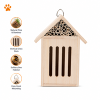 Maison à insectes en bois artisanale résistante aux intempéries avec un design multicouche pour l'observation de la faune dans le jardin, décoration de cour