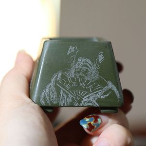 กระถางบอนไซจิ๋วทรงสี่เหลี่ยมขนาดเท่าฝ่ามือ ทำด้วยมือโดยจาง เคเล่ย - Product Image 3