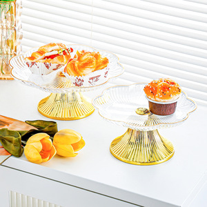 แท่นวางขนมพลาสติกรูปดอกไม้พร้อมฐานสีทองสำหรับวางขนมและเค้ก - Product Image 1