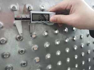 Maille perforée antidérapante, <span class=keywords><strong>choisie</strong></span> par de nombreuses entreprises, tôle perforée de haute qualité, approvisionnement direct d'usine - Product Image 2