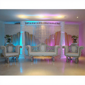 ตกแต่งเวทีงานแต่งงานด้วยเสาไฟเบอร์สีเงิน พร้อมชุดโซฟา เก้าอี้สองที่นั่งสำหรับเจ้าบ่าวเจ้าสาว แคลิฟอร์เนีย - Product Image 1