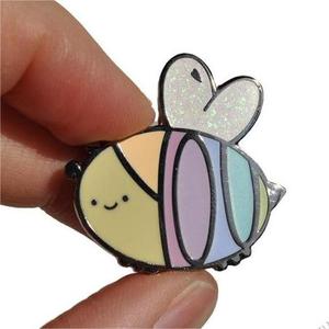 Haute qualité personnalisé métal artisanat en alliage de Zinc jaune insecte miel abeille genre doux dur émail épinglette Badge pour vêtements - Product Image 5
