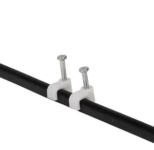 Nouveau matériel en plastique PE noir blanc pinces à câble plat 2.5mm ~ 18mm carré en acier clou fil carte pinces à câble prix