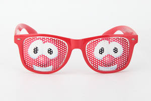 แว่นตากันแดดแบบพินโฮลกรอบสีฟ้าพิมพ์โลโก้ตามสั่งสำหรับทุกเพศแว่นตาส่งเสริมการขายสำหรับปาร์ตี้สติกเกอร์รูเข็มขายดี - Product Image 4