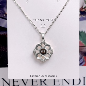 Collar con Trébol de Cuatro Hojas, Collar con Proyección de Fotos Personalizadas, Proveedores de Joyería con Envío Directo de Shopify, Collar de Moda para Mujer - Product Image 3