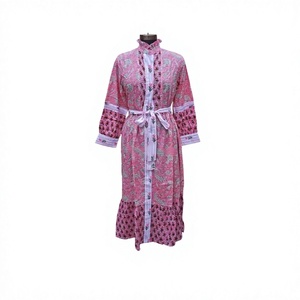 Robe longue de style chinois à imprimé floral rose avec col mandarin, manches trois quarts, coupe ample, ceinture à nouer décorative - Product Image 1
