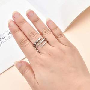 Bague de mode pour femme, bijoux fins, bague en acier inoxydable, bague plaquée or, bague de fiançailles, style rotatif - Product Image 3