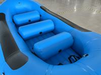Bateau de radeau de rivière gonflable à fond en PVC de 1.2mm amélioré en eau vive dériveur de sauvetage stable et léger pour le surf et la pêche en vente
