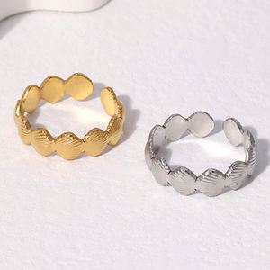 Anillos Abiertos de Acero Inoxidable con Diseño de Concha Dorada Elegante de Berserk para Regalos para Chicas - Product Image 3