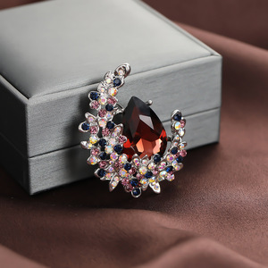 European Style Diamond Brooch <b>Moon</b> Shape Zinc Alloy Women's Party Jewelry Accessory - Product Image 2
