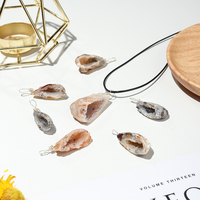 Vente en gros de cristaux de quartz naturels pierres de guérison collier grotte d'agate pendentif pour cadeaux