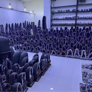 Amas de géodes en cristal d'améthyste Cristaux de guérison de grande taille pour la décoration intérieure sur le thème du Reiki - Product Image 6