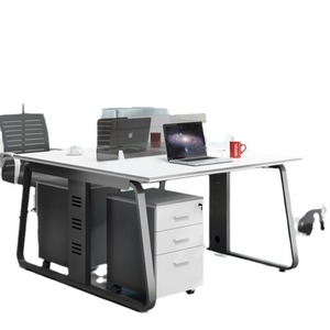 Table <span class=keywords><strong>de</strong></span> réunion compacte en bois <span class=keywords><strong>de</strong></span> style moderne en forme <span class=keywords><strong>de</strong></span> L avec tiroirs <span class=keywords><strong>de</strong></span> rangement, bureau modulaire pour employés - Product Image 3