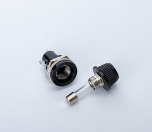Portafusibili Nero da Pannello per Modello R3-12, 250V AC, in Bachelite e Rame, per Fusibili Tubolari da 5mm x 20mm - Product Image 1