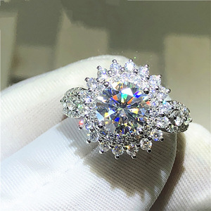 Anello Nuziale di Lusso per Donne, Stile Europeo, Elegante Gioiello da Sposa, Regalo per Feste e Uso Quotidiano - Product Image 1