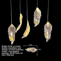 Fourniture directe par le fabricant d'un petit lustre en acrylique décor de plumes lumineuses pour l'éclairage d'affichage de fenêtre de scène de mariage