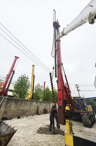 Machine de forage rotative hydraulique multifonctionnelle haute performance pour pieux CFA de 20 m - Product Image 4