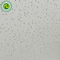 Plafond suspendu insonorisant en fibres minérales acoustiques