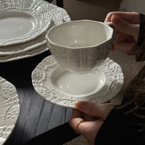 Juego de Tazas de Postre de Cerámica con Borde de Encaje Blanco y Patrón de Plantas en Relieve, Estilo <span class=keywords><strong>Vintage</strong></span> Francés, Apto para Microondas, <span class=keywords><strong>Vajilla</strong></span> de Lujo para Bodas y Hoteles - Product Image 4