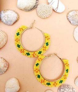 Boucles d'oreilles créoles brodées à la main de style indien traditionnel - Product Image 1