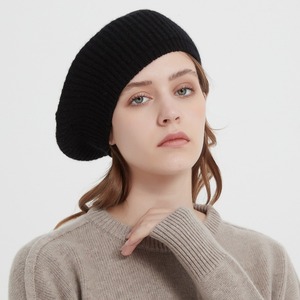 Nouveau béret en laine pure pour femmes, tricoté au Bénin, adulte, couleur unie personnalisée, design décontracté pour les fêtes, chapeau d'hiver <span class=keywords><strong>superstar</strong></span> - Product Image 1