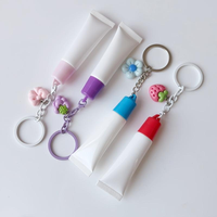 Tubes de gloss à lèvres en plastique personnalisés en gros, tubes d'essence pour les lèvres avec trou, pour les soins de la peau et des lèvres, avec pendentif en chaîne à billes
