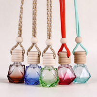 Flacon diffuseur de parfum pour voiture suspendu en verre coloré de 8 ml, avec couvercle en bois, pour huiles aromatiques – Vente en gros
